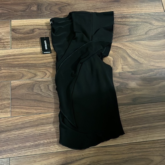 Brand new top from express in the size small - Picture 3 of 4